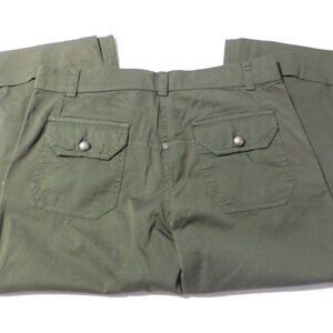 Atos Lombardini Size 42 (Medium 6)  Olive Green Cuffed Hem Capri Crop